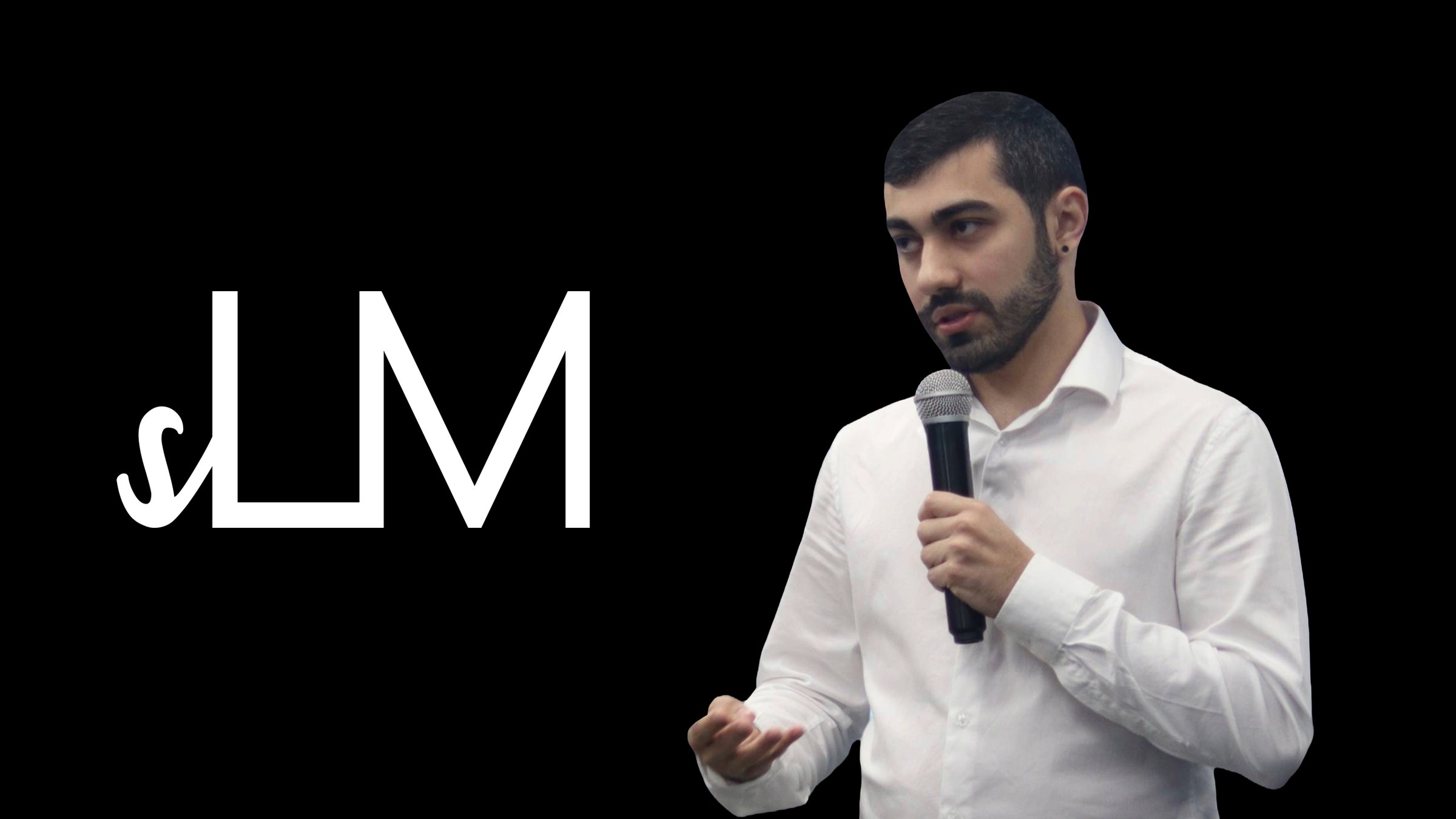 Leonardo de Oliveira Maia com microfone